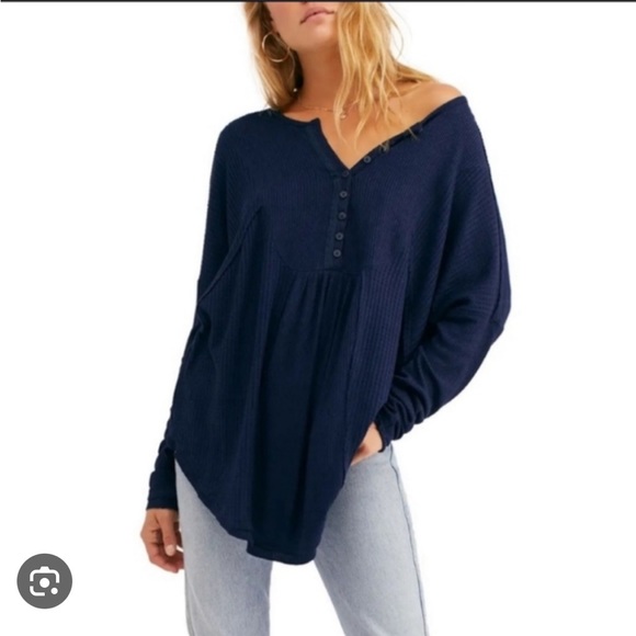 Free People oversized Henley in Navy. - Picture 1 of 2